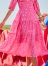 vestido-na-cor-rosa-eloa-jany-pim