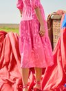 vestido-na-cor-rosa-eloa-jany-pim